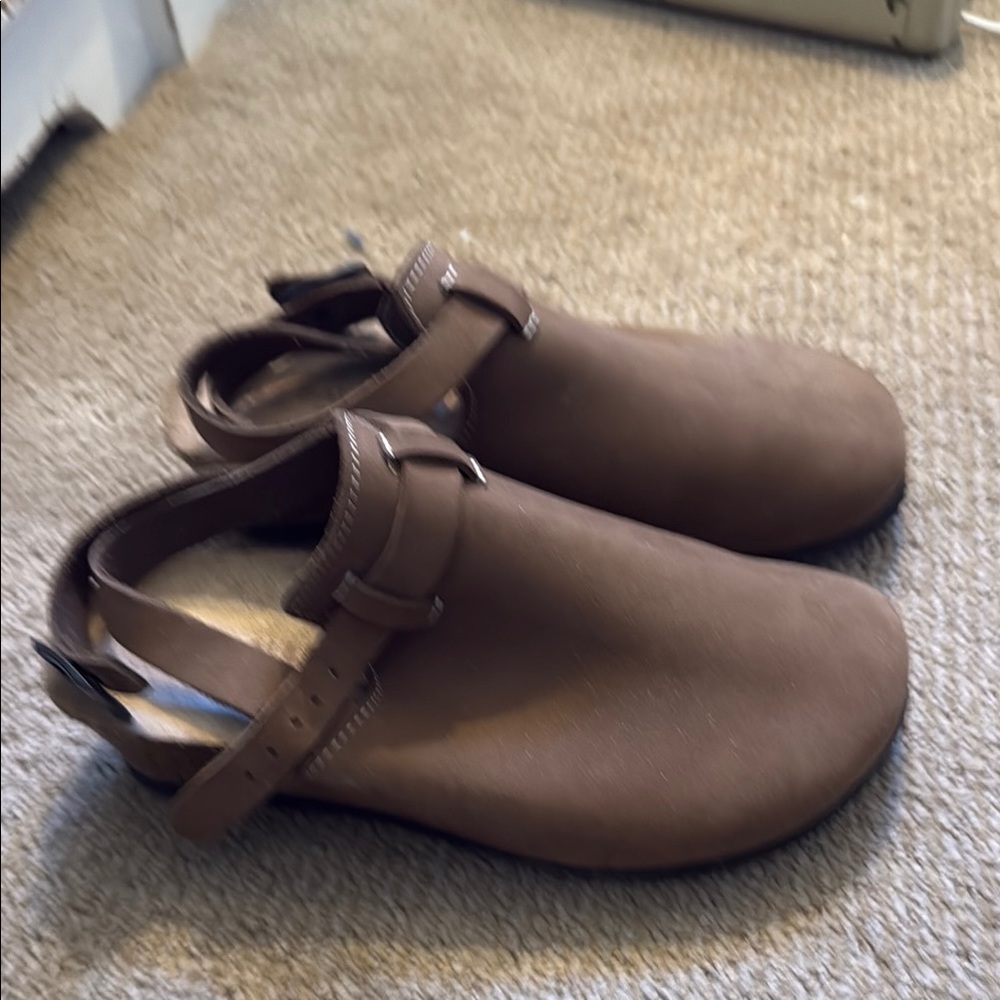 Brown Suede Ballerini’s